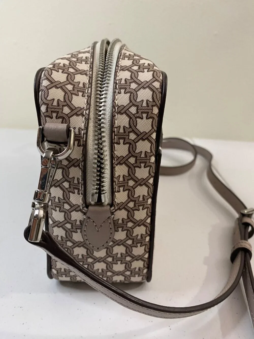 Kate Spade New York Crossbody Gray/Beige Camera Bag - Picture 14 of 15